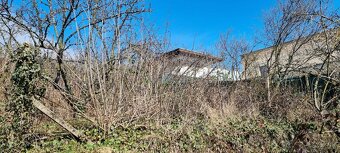 PEKNÝ STAVEBNÝ POZEMOK 584m2 V RAČI POD LESOM. - 4