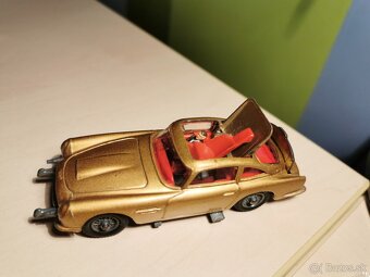 Corgi toys Aston Martin DB4 James Bond 2 - 4