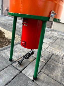 Predám elektricky Drvič ovocia - vrchný násyp ovocie/zelenin - 4