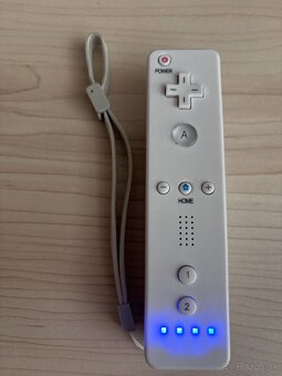 Predám Nintendo Wii ovládač a nunchucky - 4