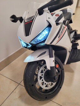 Detska elektricka motorka HONDA CBR 1000RR biela - 4