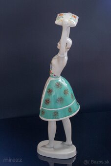 Porcelánová figúrka Hollohaza - Dievča s vankúšom - 4