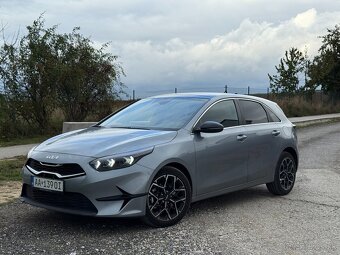 Kia Ceed 1.5 T-GDi 2750km Stav Nového auta rv5/2025 - 4
