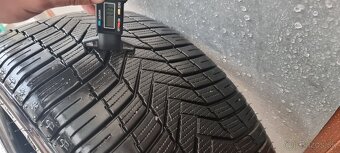 Predám 2xceloročné pneumatiky Sunny 245/40 r19 - 4