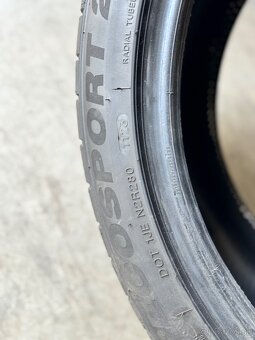 235/35R20.  255/40R20 - 4