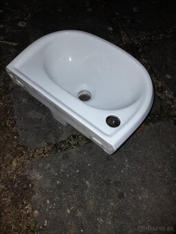Predám smaltovanú vaňu a 2 umývadlá - 4