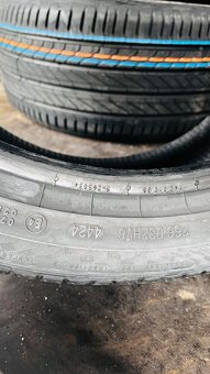Continental 235/40 R18 ultracontact - 4