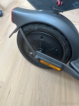 Elektrická kolobežka Ninebot F2 - 4