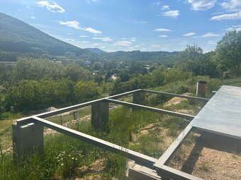 VÝNIMOČNÝ POZEMOK so stavebným povolením a inžinierskymi s - 4