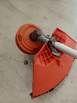 Krovinorez Oleo-Mac 725 T Ergo - 4