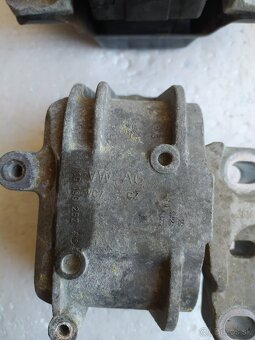Uloženie motora silentblok prevodovky 1K0199262 1k0199555 - 4