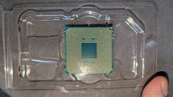 Procesor AMD Ryzen 5 2600 + chladič - 4