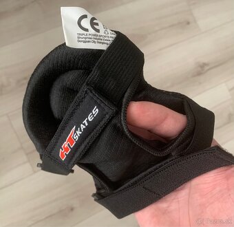 HT Skates chraniče na lakťe, a kolená veľkosť L - 4