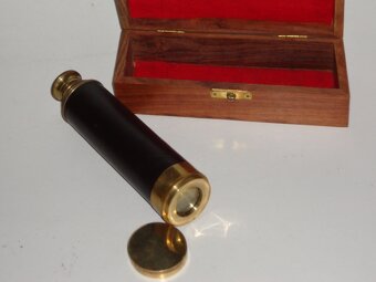 Monokulárny mosadzný ďalekohľad. - 4