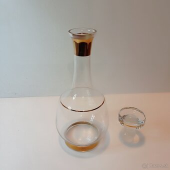 vintage sklenená karafa vo vinikajúcom stave - 4