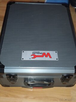 Pevný kufor na kolieskach - 4