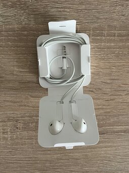 Apple EarPods jack - 4