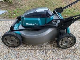 Makita kosacka DLM532Z (2x18V), baterie, nabijacka - 4