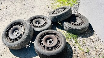 Predám 5 ks plechových diskov + VW 4x puklice - 4