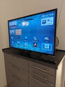 Samsung UE5500 40" smart TV - 4