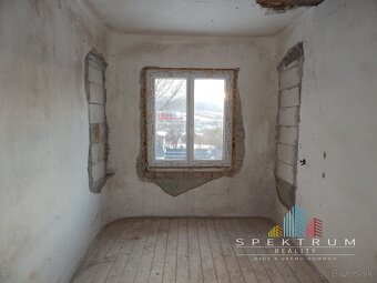 SPEKTRUM REALITY - Na Predaj 3 -izbový rodinný dom s pozemko - 4