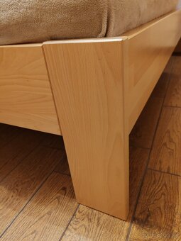 Drevena posteľ s matracmi - 4