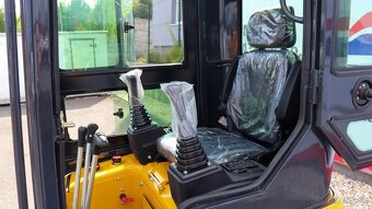 Mini Excavator s Kabínou - 4