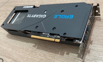Gigabyte Eagle AMD RX 6600 - 4