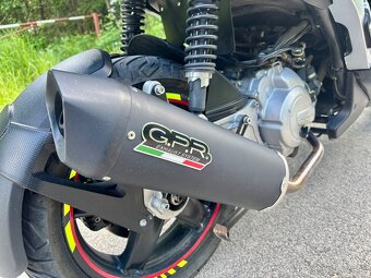 Predám Aprilia sr 125 max - 4
