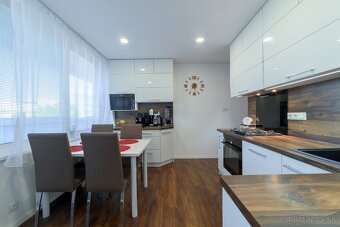 Luxusný, 3 - izbový byt po kompletnej rekonštrukcii - 4