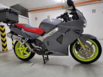Honda vfr800fi - 4