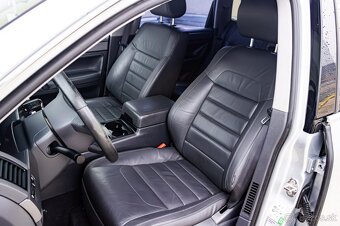 Volkswagen Touareg 3.0 TDI V6 176kW / Vzduch / Pamäť / - 4