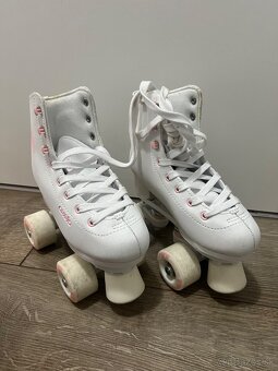 Kolieskové korčule - 4