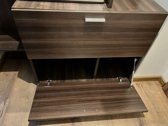 Vešiaková stena - 4