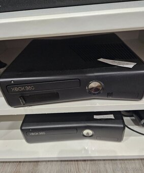 rozpredam xbox 360ky + kinect, ovladac, adapter - 4