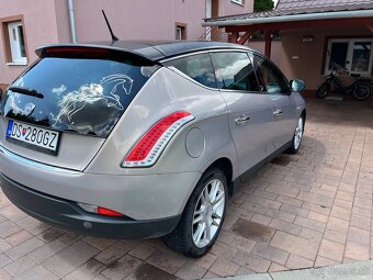 Lancia Delta 1.6jtdm 88kw 2010 - 4