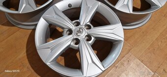 Predám alu. disky orig. Toyota 5x114,3 R17 + TPMS - 4
