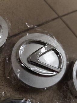 Stredové krytky Lexus 62mm - 4