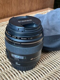 Canon EF 85mm f/1.8 USM - 4