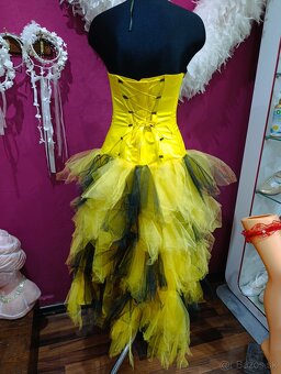 Extravagantne spoločenské šaty - 4