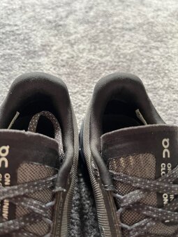 On Running, model Cloudmonster, velikost 37,5 šedé - 4