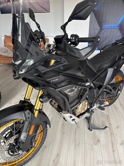 Voge 800 rally - 4