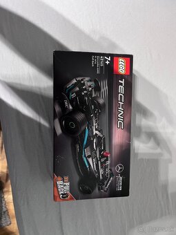 Lego Technic-Mercedes- AMG F1 W14 Pull- Back - 4