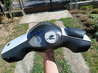 Piaggio zip 50 vrchna kapotáž, svetlo, tachometer - 4