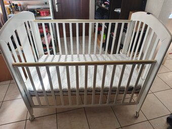 Predám masívnu detskú postieľku 130x80 - 4