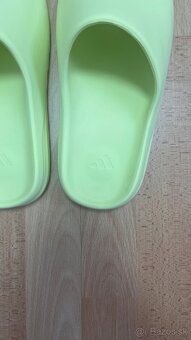 Yeezy Slides Glow - 4
