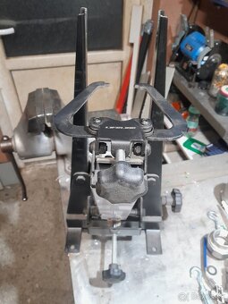 Stojan na centrovanie kolies - 4