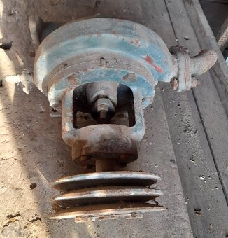 Prevodovka liatinova+slimakove čerpadlo a ozubene kolesa - 4