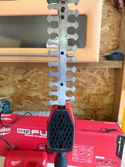 Milwaukee M12 FHT20 plotostrih - 4