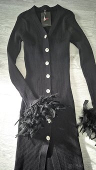 Úpletové šaty s pierkami v.M/L - 4